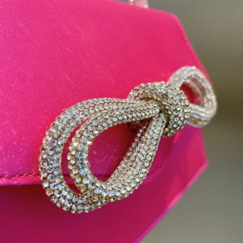 Kobiety Chic Rhinestone Bow torebki projektant błyszczący kryształ Trapezoid Satin wieczór różowy torebka z uchwytem Wedding Party Fashion