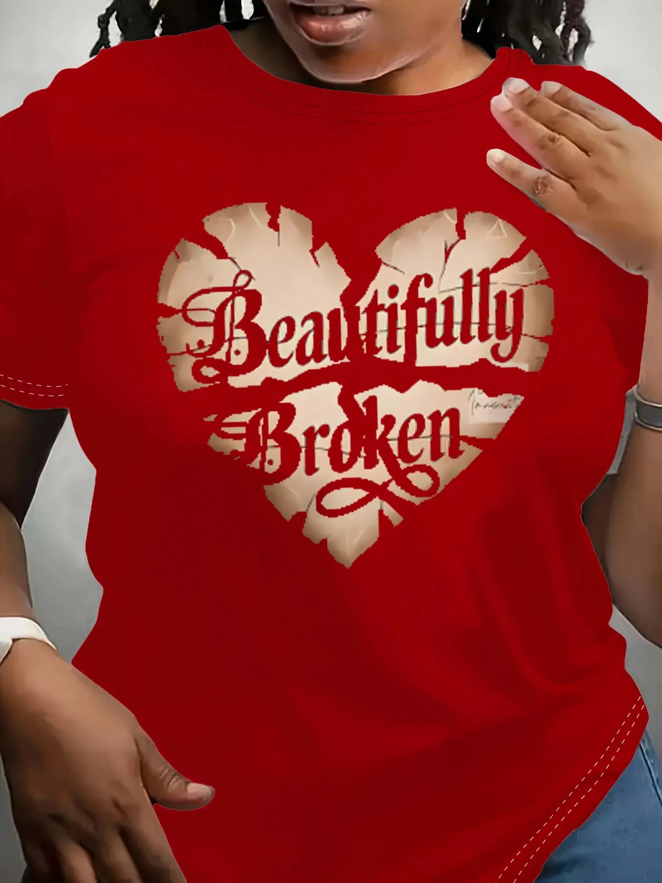 

Плюс размер празднует свою красиво сломанную историю Изящная модная модная одежда