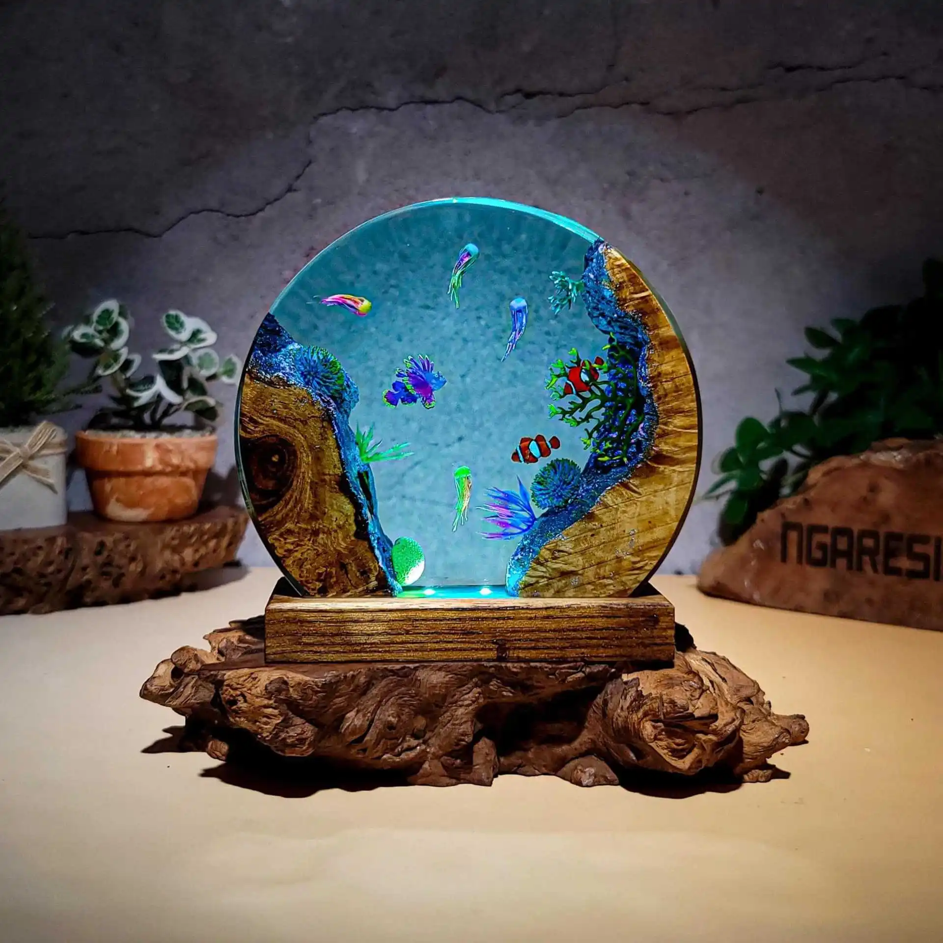 3D Stereoscopic Resin Marine Luminescent Ornaments Featuring Tropical Fish and Coral Reefs LED Home Desk Decorative Artworks