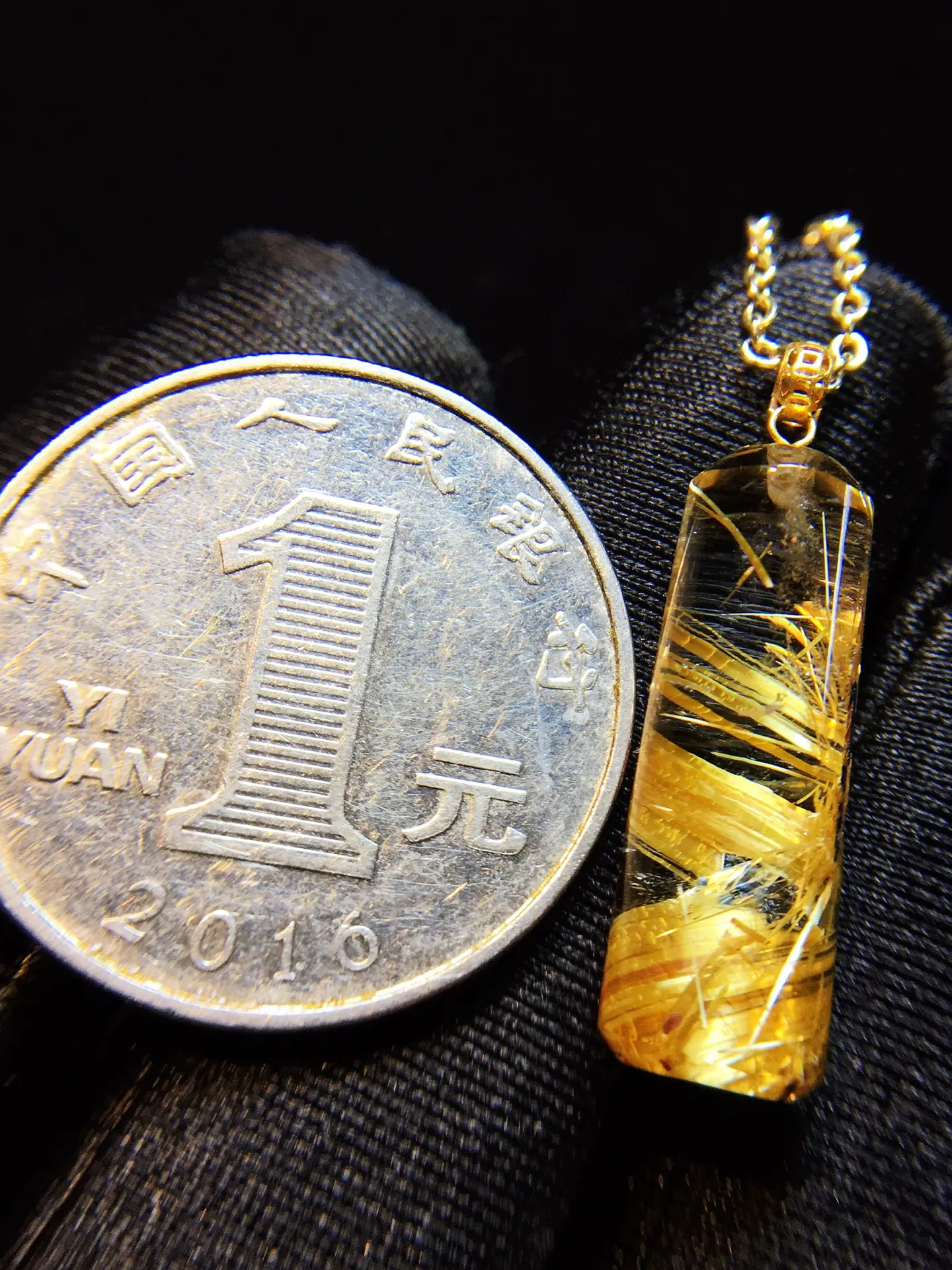 

Natural Gold Rutilated Quartz Pendant Barrel Flower Rutilated Quartz Jewelry 22.9*7.6*7.5mm Men Women Brazil AAAAAAA