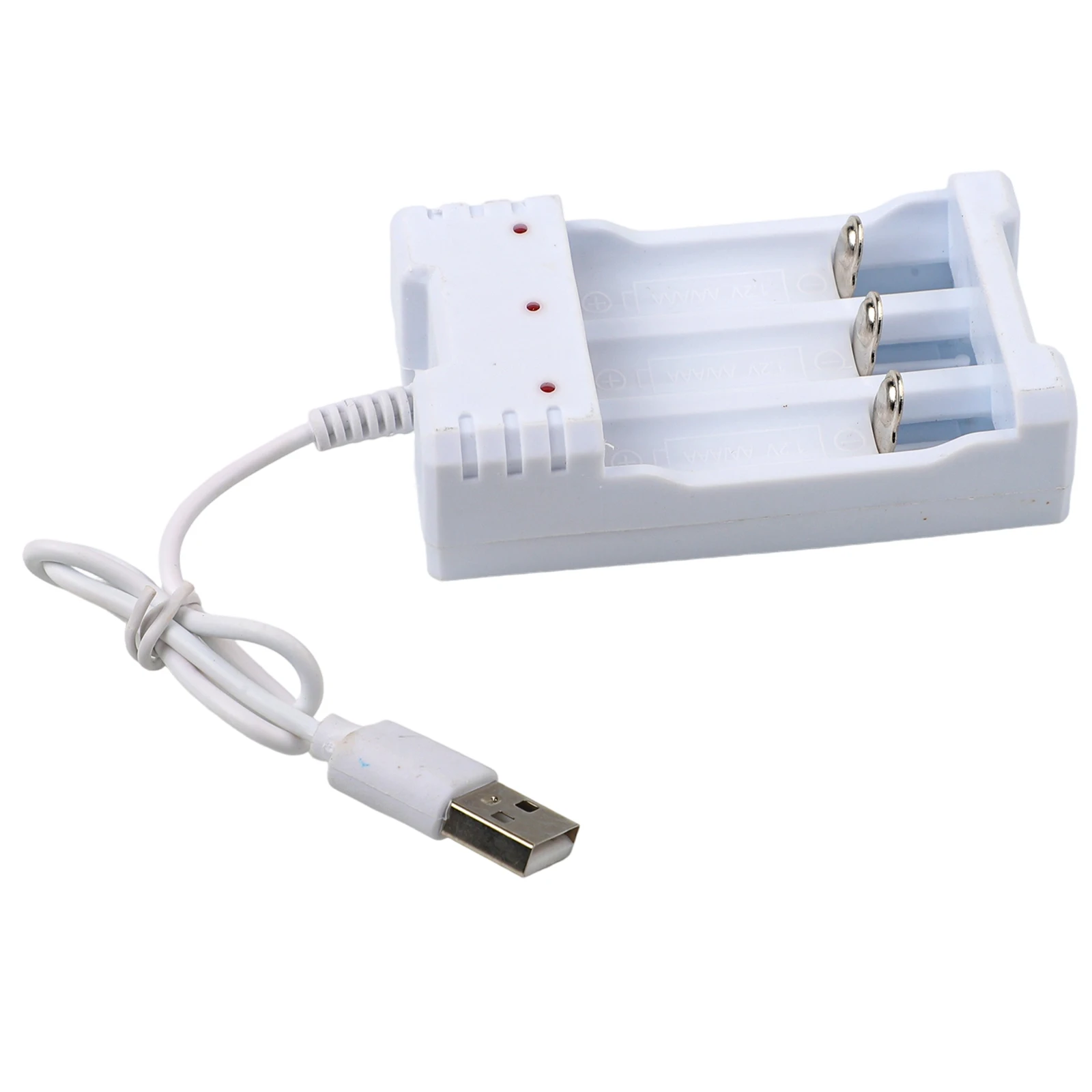 あらゆるニッケル水素電池（NiMH）およびニッケルカドミウム電池（NiCd）のニーズに対応する、クイック機能を備えた、簡単にアクセスできるUSB充電器