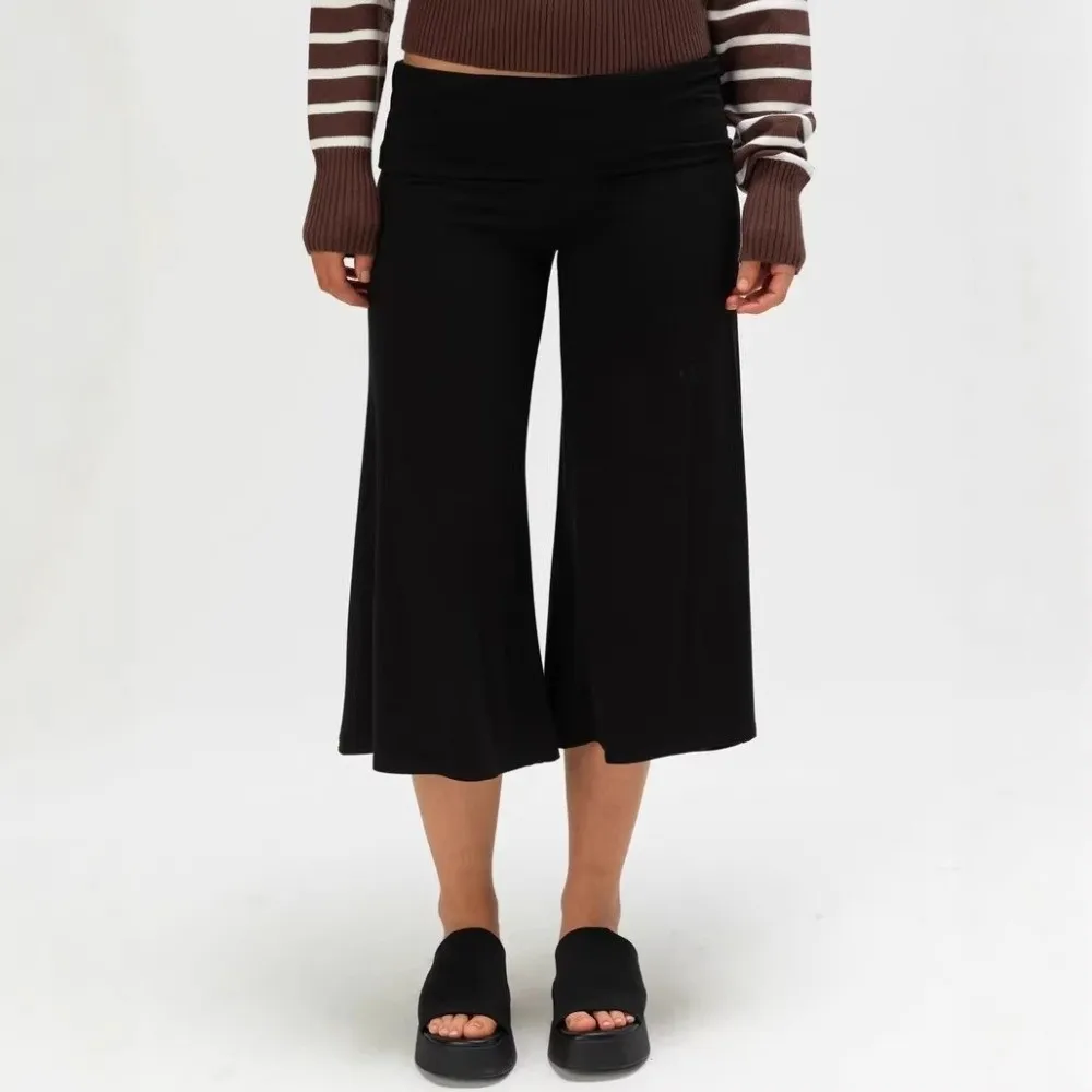 Fold Over Waistband Wide Leg Capri Pants Stretch Fabric Cropped Length Low Rise Yoga Pants Flowy Silhouette Low Rise Fit