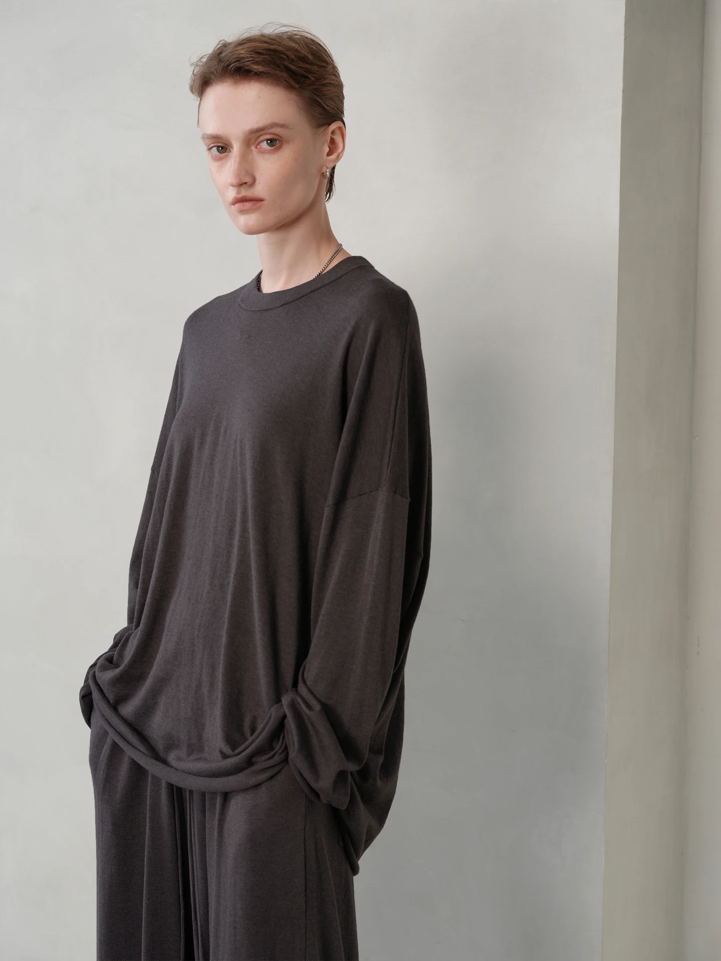 

Toughsen Silk Cotton Knitted Long Sleeve round Neck Loose Fit T-Shirt Rock Grey Black Ladies Simple Style Autumn Fashion