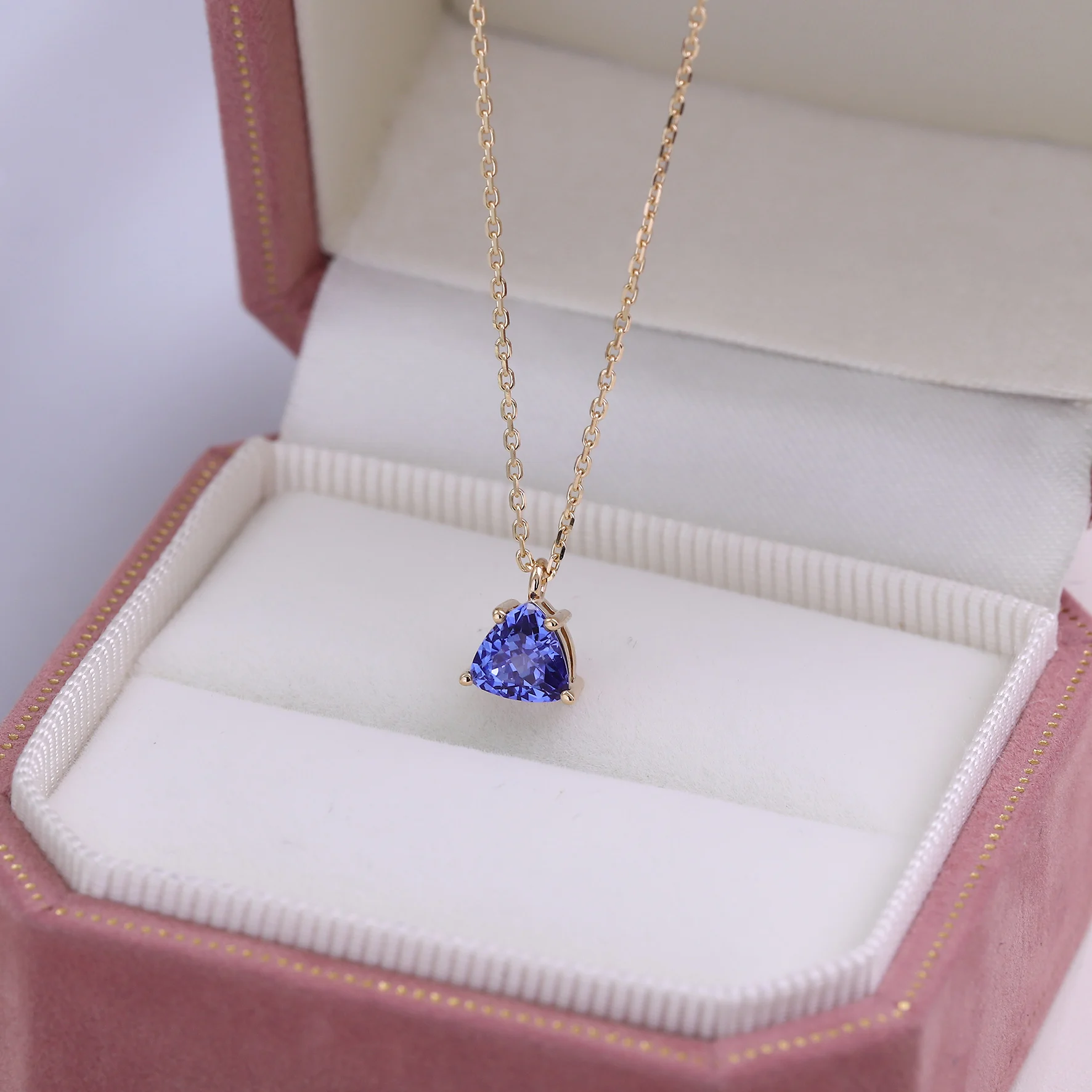 

Прованс 18/14/10 К однотонное золото треугольной огранки, выращенный в лаборатории королевский синий пасьянс, кулон для женщин, модные ювелирные изделия, индивидуальный подарок