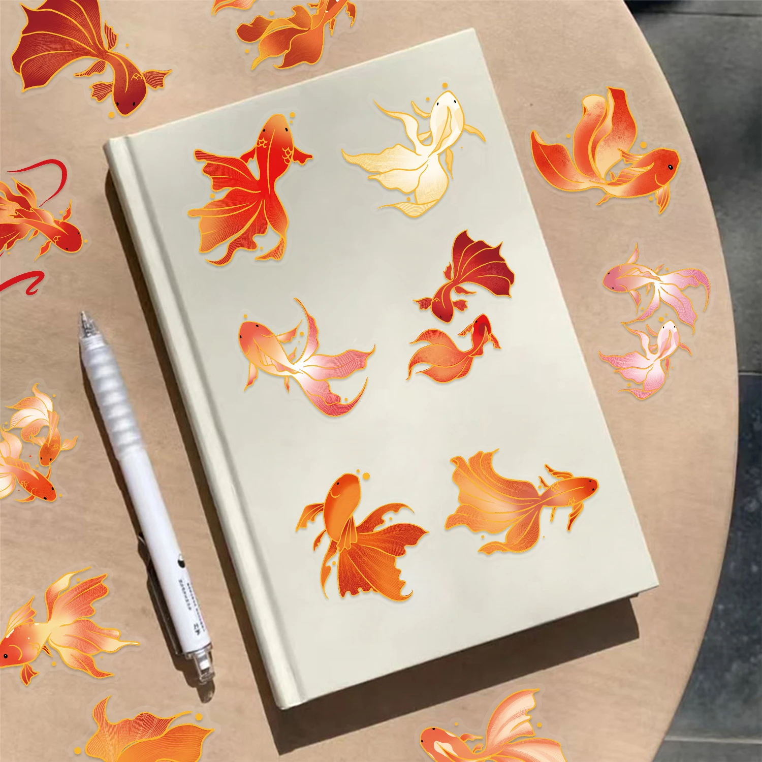 50개 핫스탬핑 도장된 잉어 만화 금붕어 방수 PET 장식용 휴대폰 케이스 DIY 기타 여행가방 물컵 스티커 팩
