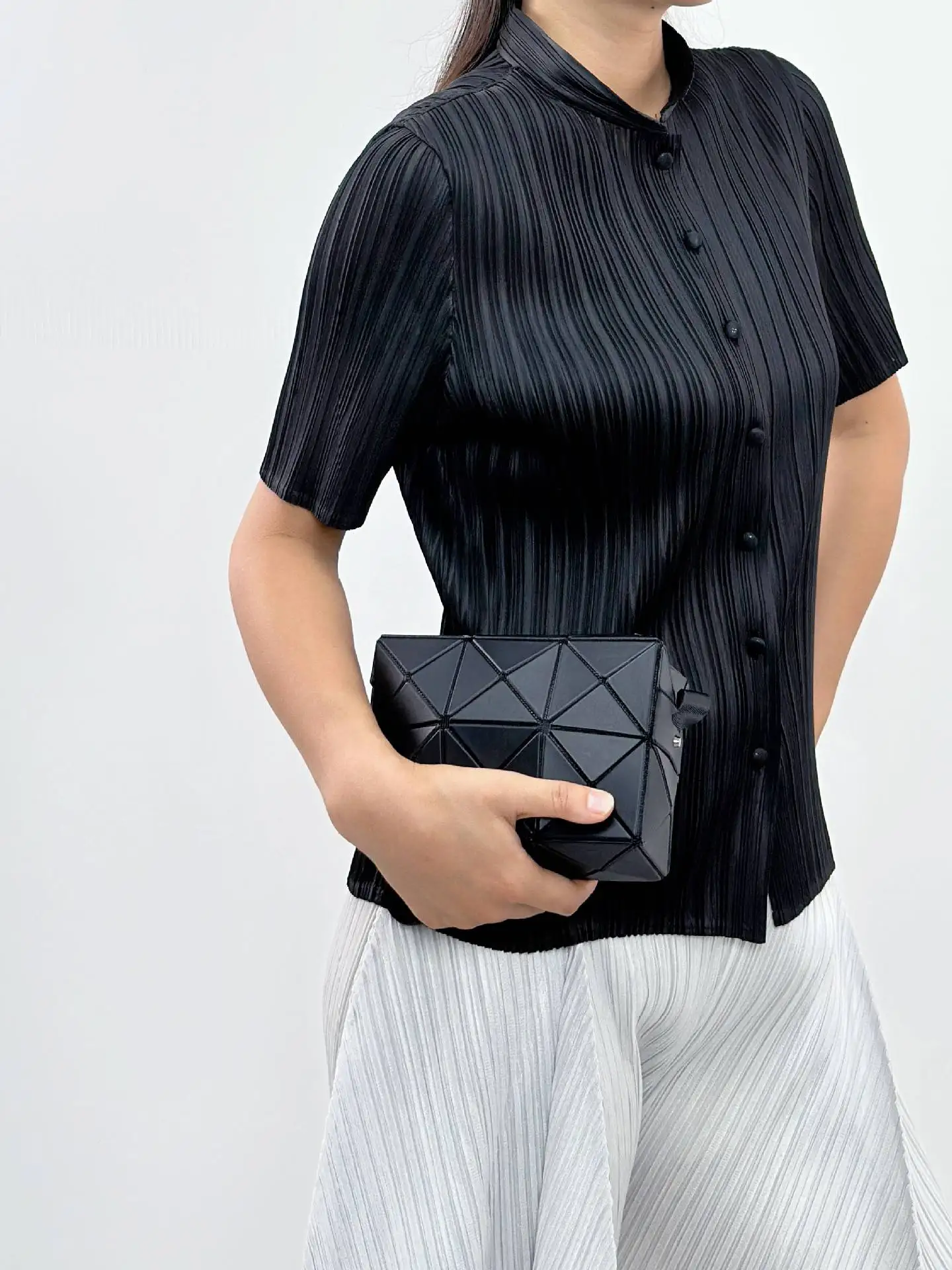 เสื้อเชิ้ตผู้หญิงลำลอง สีพื้น ปกคอปก แขนสั้น ติดกระดุมแถวเดียว ผ้าระบายอากาศได้ดี สวมใส่สบาย แฟชั่น