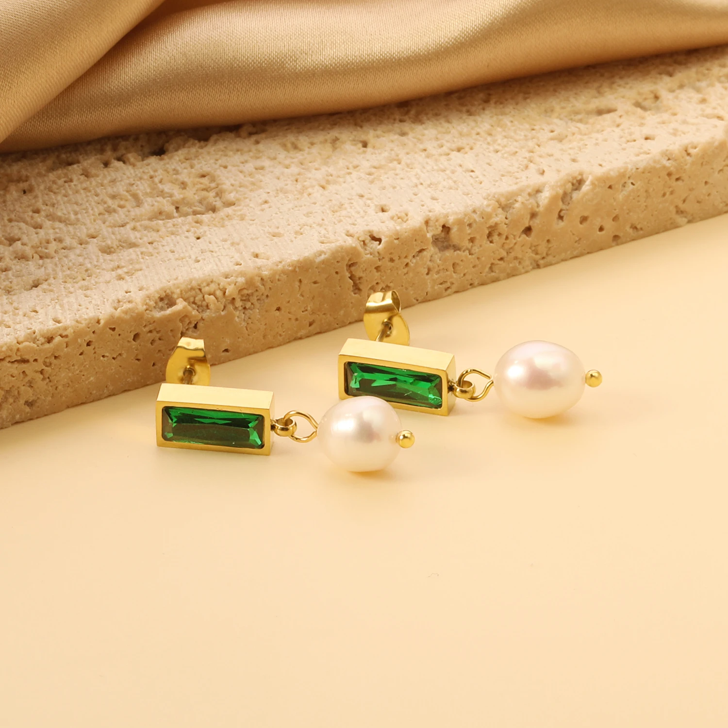 

Luxury Simulated Pearl Dangle Earrings For Women Fashion Vintage Olive Green Square Stone Long Earring Jewelry Pendientes