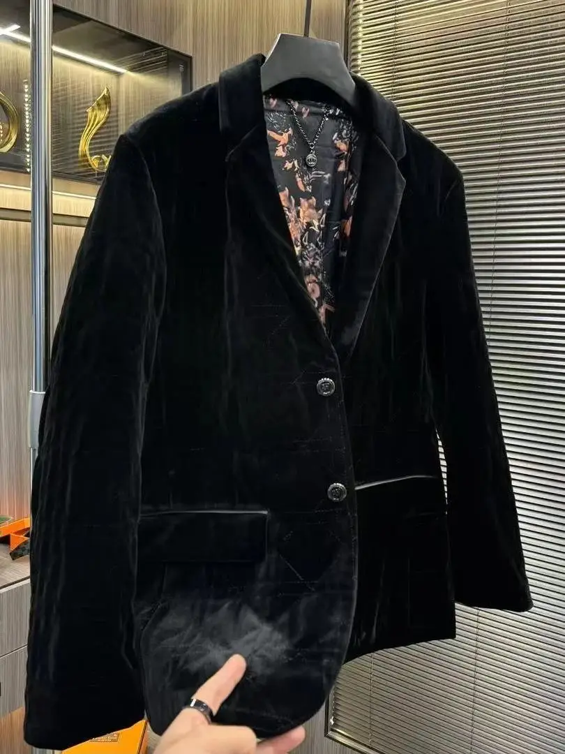 

Мужской повседневный костюм из шелкового бархата: модный, легкий, приталенный, с декоративными пуговицами, не требует глажки, молодежный стиль, осень-зима