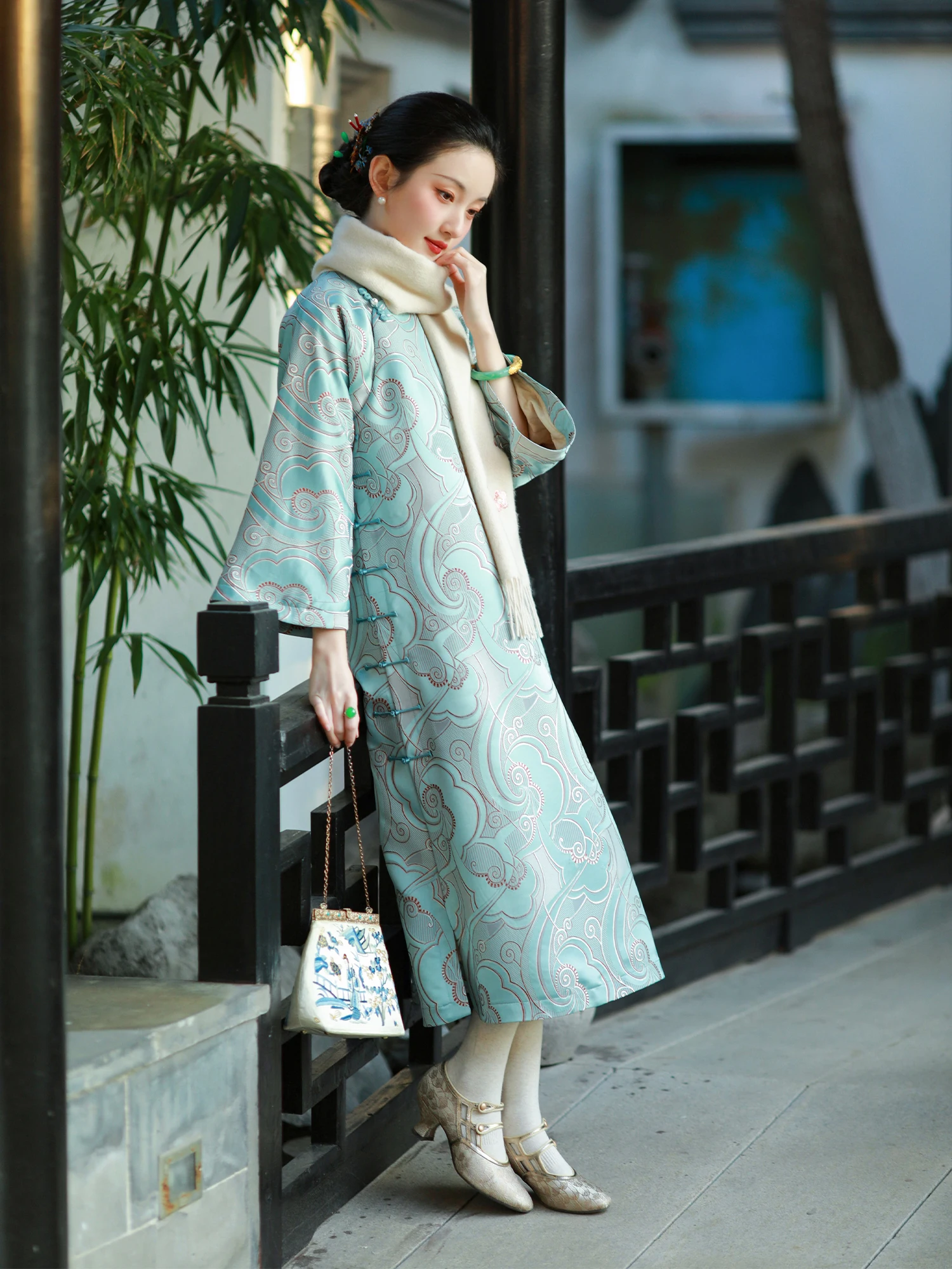 

Оновленное атласное свободное длинное платье Све Ципао с вышивкой и пуговицами, винтажное платье средней длины с талией, китайское модное...