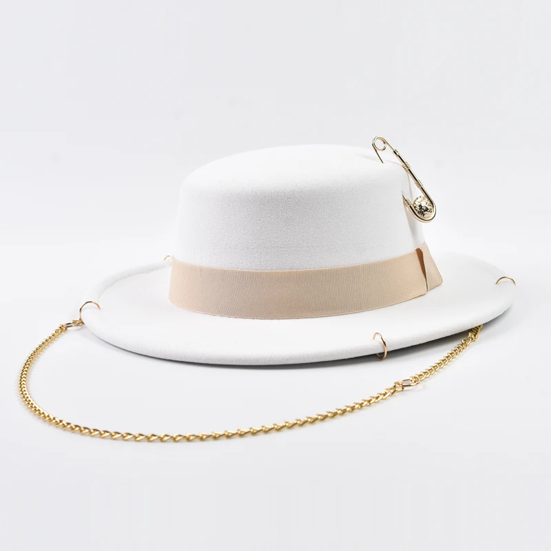 Fashion Desige Fedora Hat for Women Autumen Winter Metal Chain Decor Jazz Hat Party Church Caps