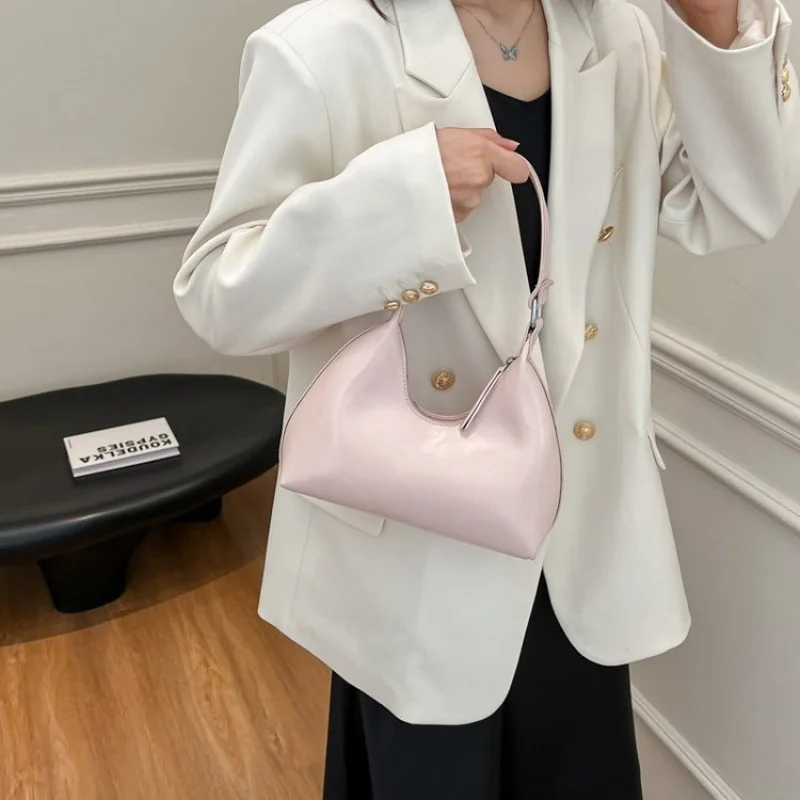 حقيبة كروس بسيطة للنساء حقيبة جلدية صغيرة للهاتف والأساسيات خفيفة الوزن وعملية