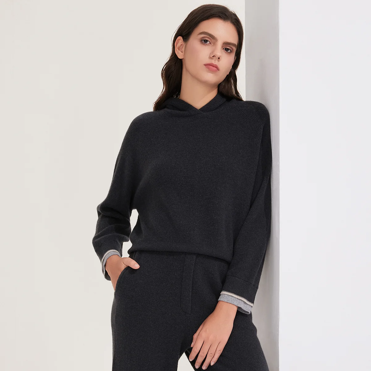 

BD4521320 Женская высококачественная шерстяная толстовка с капюшоном, мягкий вязаный пуловер на 12 калибра, изготовленный из тонкой пряжи, 2/26 Нм