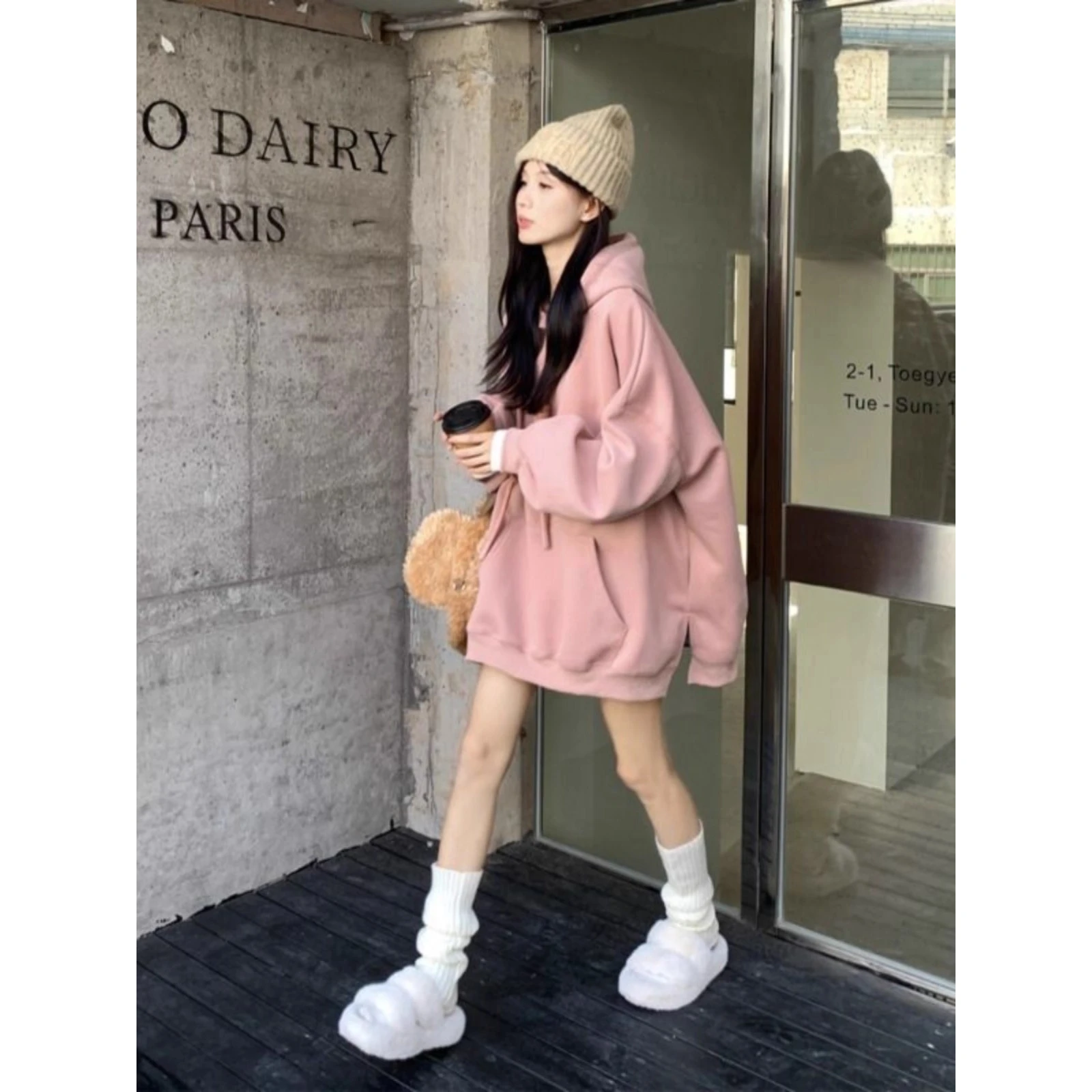 سترة بغطاء للرأس للرجال فضفاضة مناسبة للخريف والشتاء بالإضافة إلى حجم مريح كاجوال فضفاض يغطي اللحوم الكورية من نسيج البوليستر