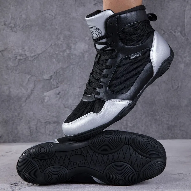 2026 Hot Sale Wrestling Boots for Men Big Size Men Boxing Sneakers Top Quality Fighting Shoes for Man Mid-Top Gym Training Shoe