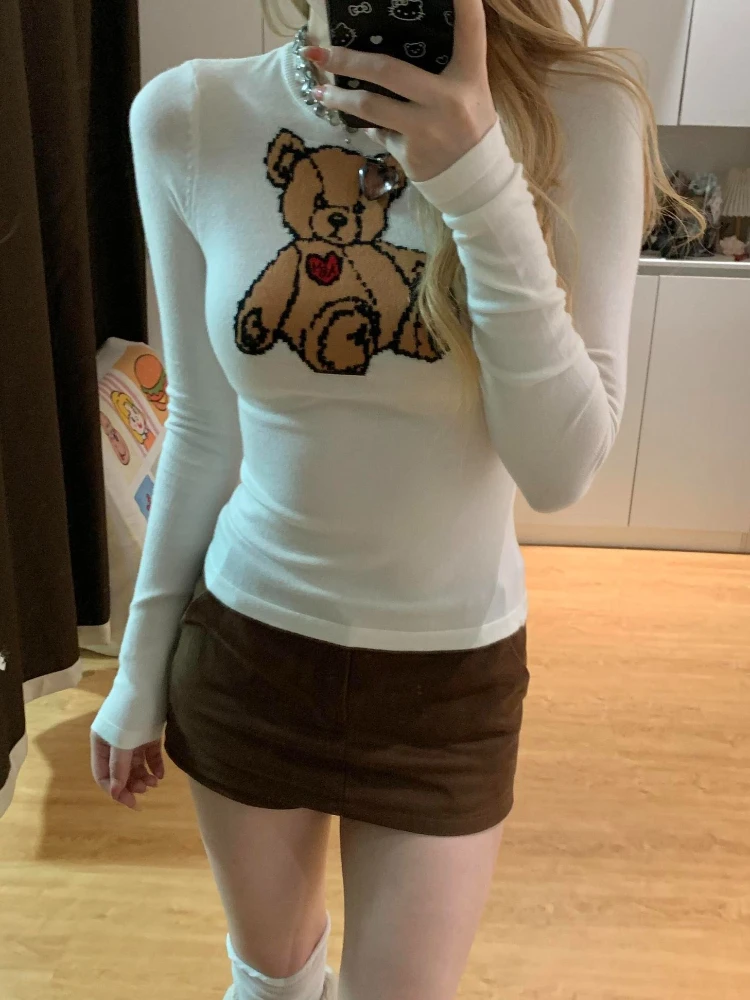 White Sweet Autumn Sweater Female 2026 Winter New Slim Pinch Waist Figure Round Neck Long Sleeve Fashion Bottoming Shirt 2026