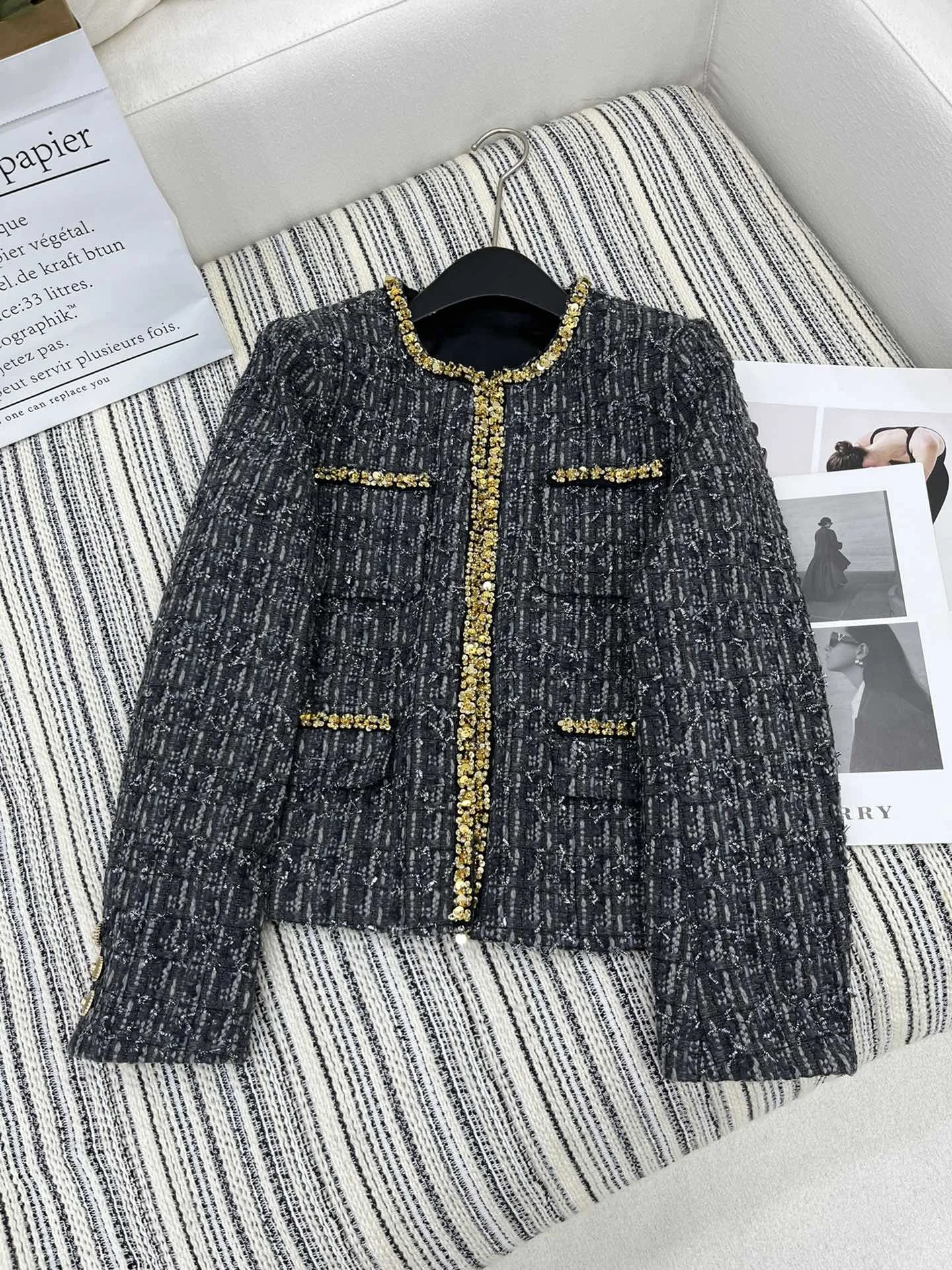 2024 Autumn/Winter New Women's Clothing Coarse woolen black gold contrasting lace woven jacket 0922