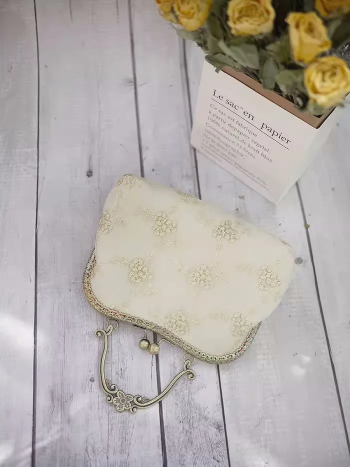 Lost in Vintage White Wedding Bride Clutch Lace Floral Appqulie Embroidery Bag Kiss Lock Handbag Kiss Lock Purse Filigree Handle