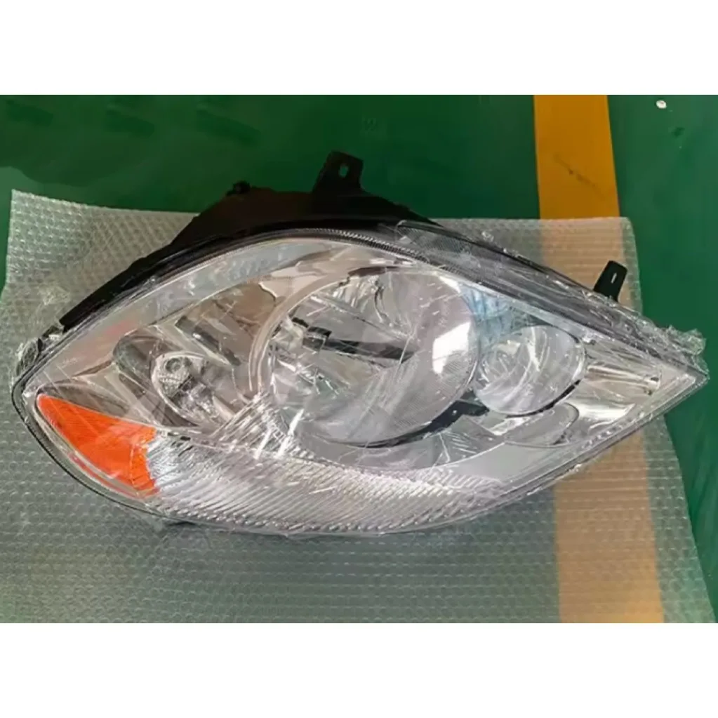 

A Pair For 07-10 Mercedes Truck Sprinte Halogen Headlights 9068201661/1561