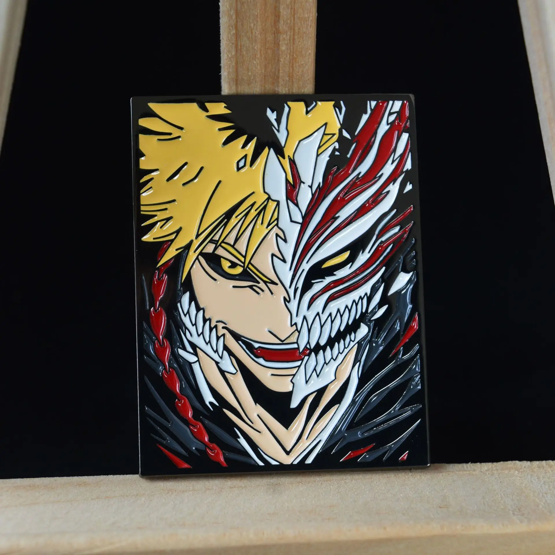 

Death Metal Badge Anime Characters Kurosaki Ichigo painted metal brooch doll Clothes Accessories Men Halloween Gifts Japanese