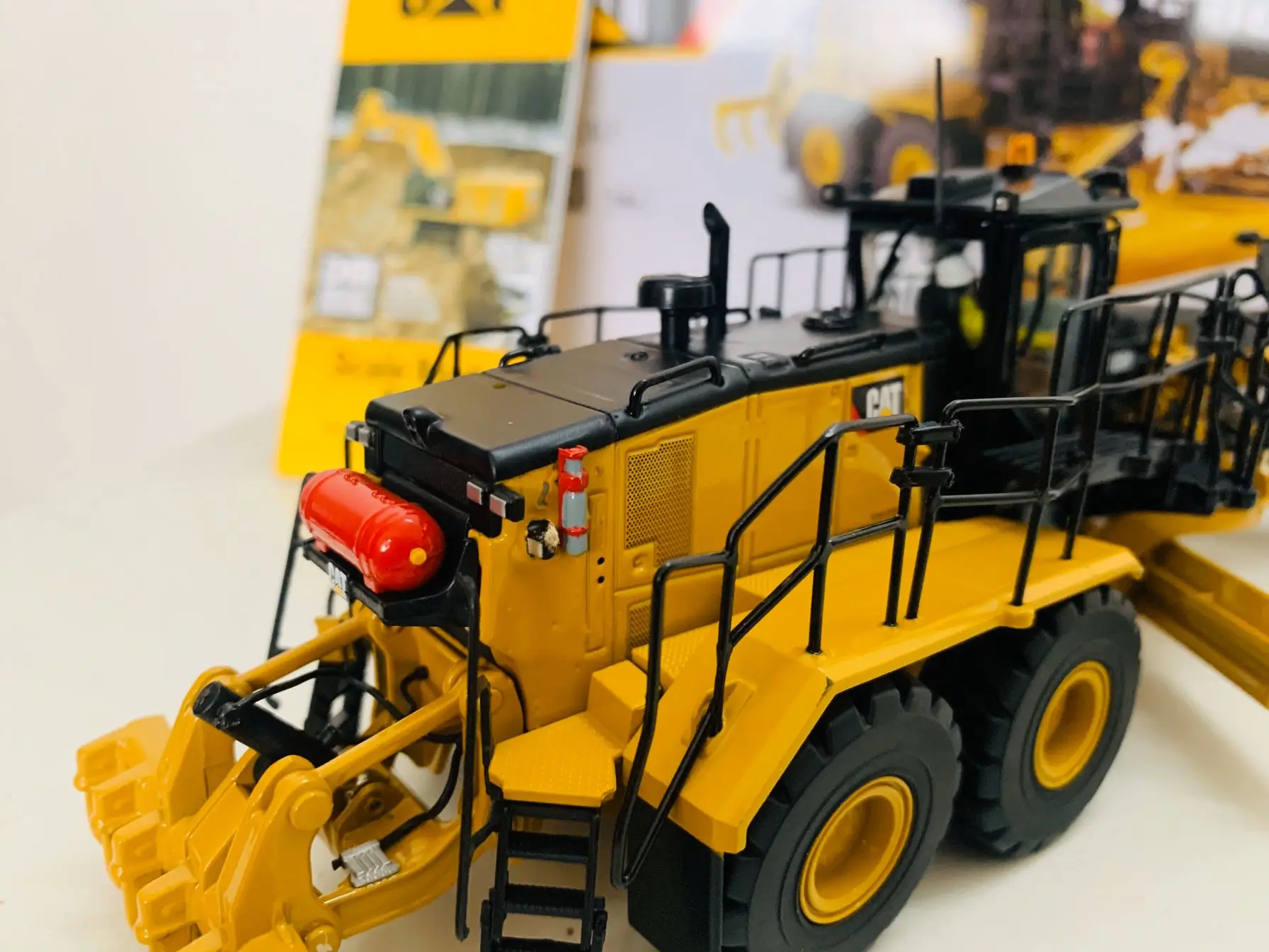 DM 18M3 Motor Grader 1:50 Scale Metal By DieCast Masters 85521 Collectible Model New in Box