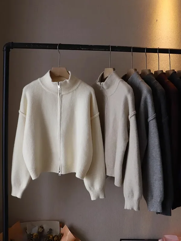 

Новинка 2025, осенний корейский вариант, воротник-стойка, двойная молния, вязаный открытый кардиган, женский свободный универсальный свитер Jaet