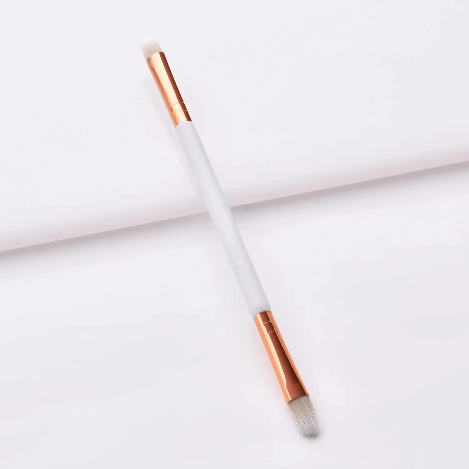 Nuovi pennelli per trucco occhi multifunzionali Ombretto a doppia estremità Ombretto Eyeliner Pennello per trucco per ciglia Strumenti di bellezza cosmetica