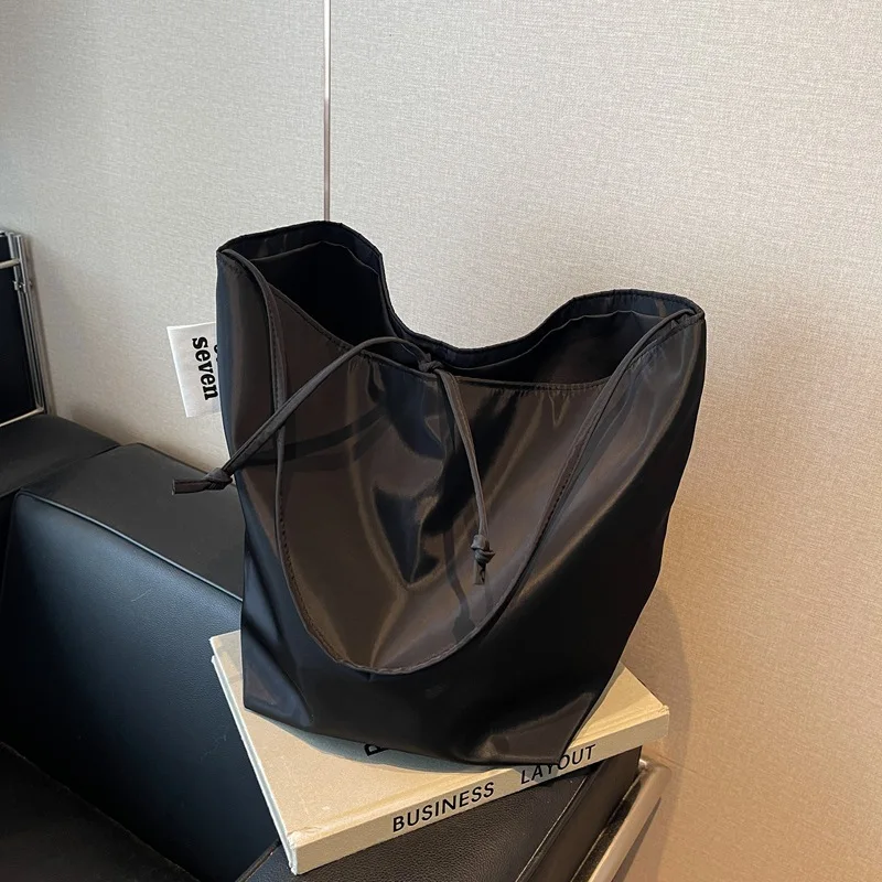 Bolsa de ombro estilo minimalista e preguiçoso, bolsa de axila feminina de grande capacidade, bolsa balde de classe de estudante, sacola de compras retrô