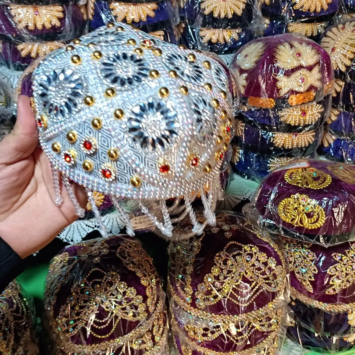 

Женский танцевальный головной убор из Синьцзяна с бахромой и пайетками, для сценических выступлений, четырехугольная шляпа