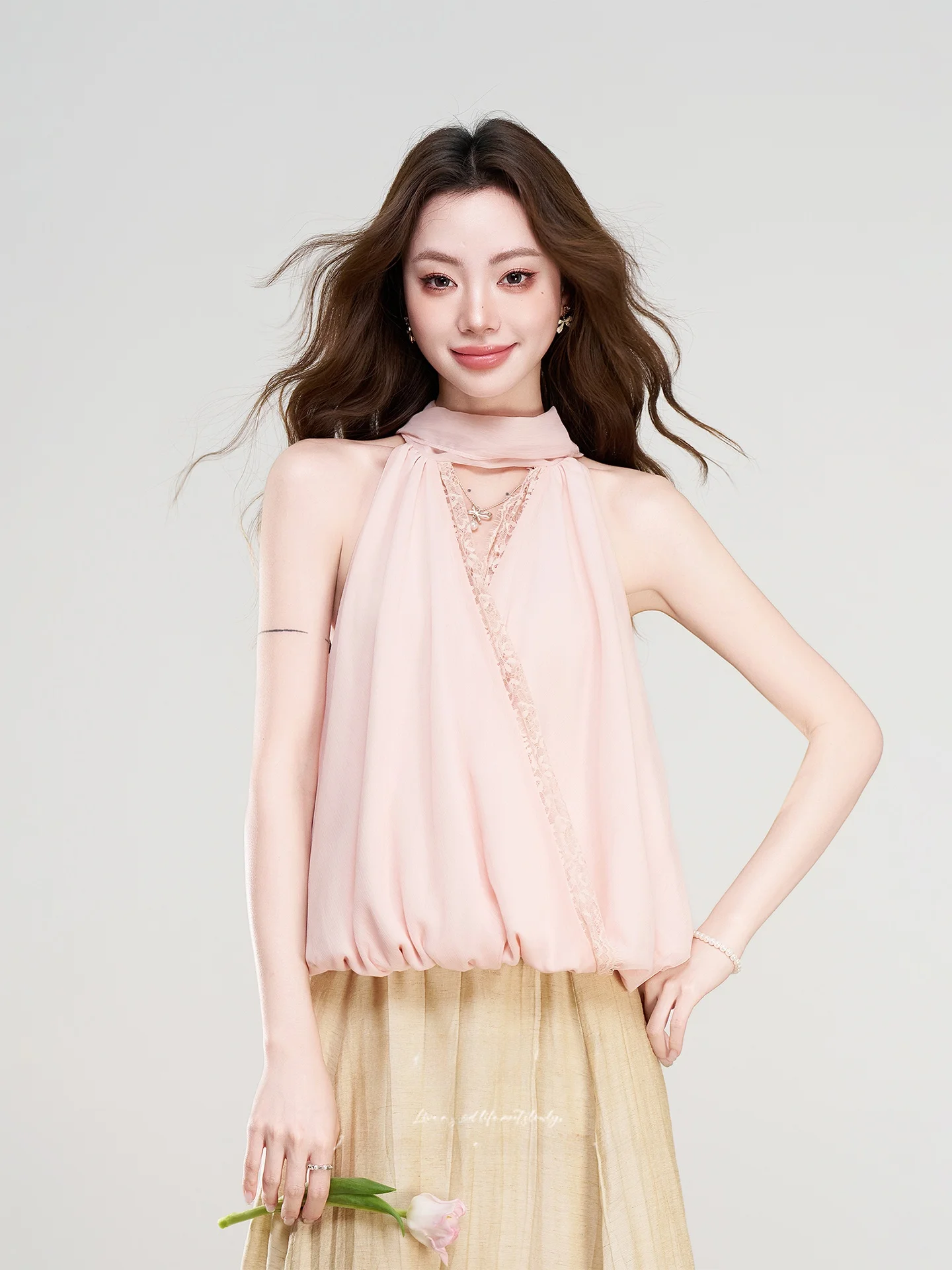 

French Style V-Neck Sleeveless Hanging Neck Top Women's Summer New Fashion Small Shirt Beautiful Vest Outerwear Lace Shirt
