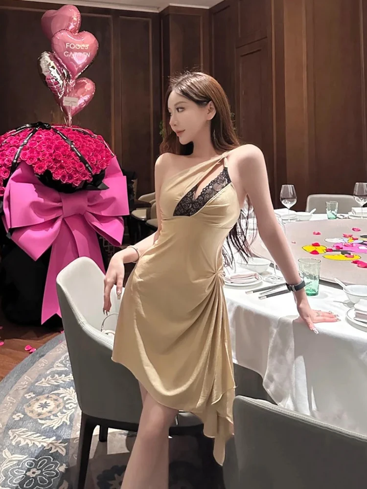 Sexy Halter Neck Cutout Off-Shoulder Deconstructed Lace Dress Chic and Sultry Strapless Women's Dress - Fall 2025 New Arrival