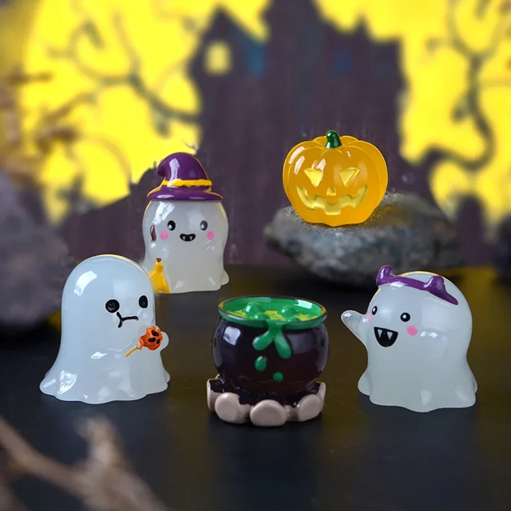 1/6PCs Mini Luminous Figures Mini Ghost Pumpkin Bat Skull Candle Glow in Dark Micro Landscape Miniatures for holiday Halloween