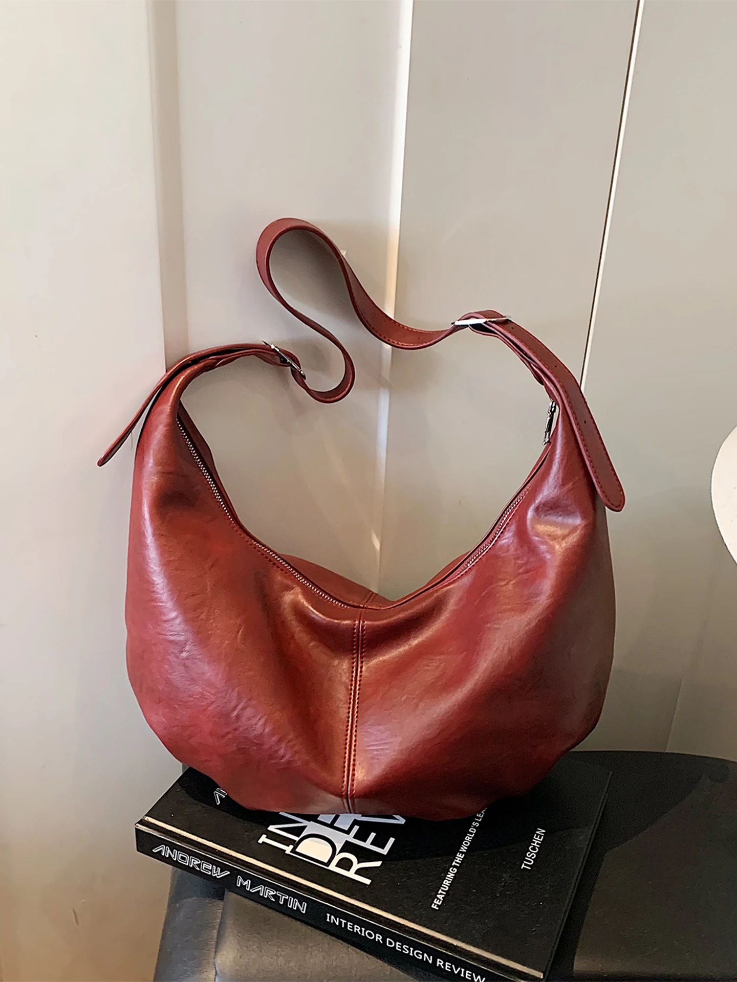 

Сумка на одно плечо из искусственной кожи для женщин, осень-зима, новая высококачественная винтажная однотонная сумка подмышки на молнии, красная сумка в форме полумесяца