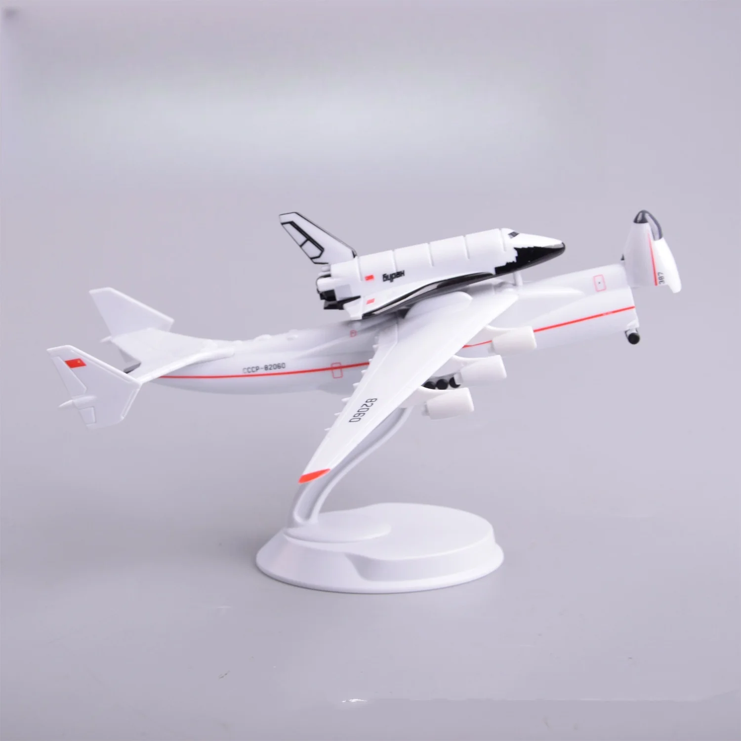 

Diecast 1:400 Scale Airplane Model Antonov AN225 Mriya Spacehuttle Transport Model Replica plane Toy Souvenir Hobby Collection