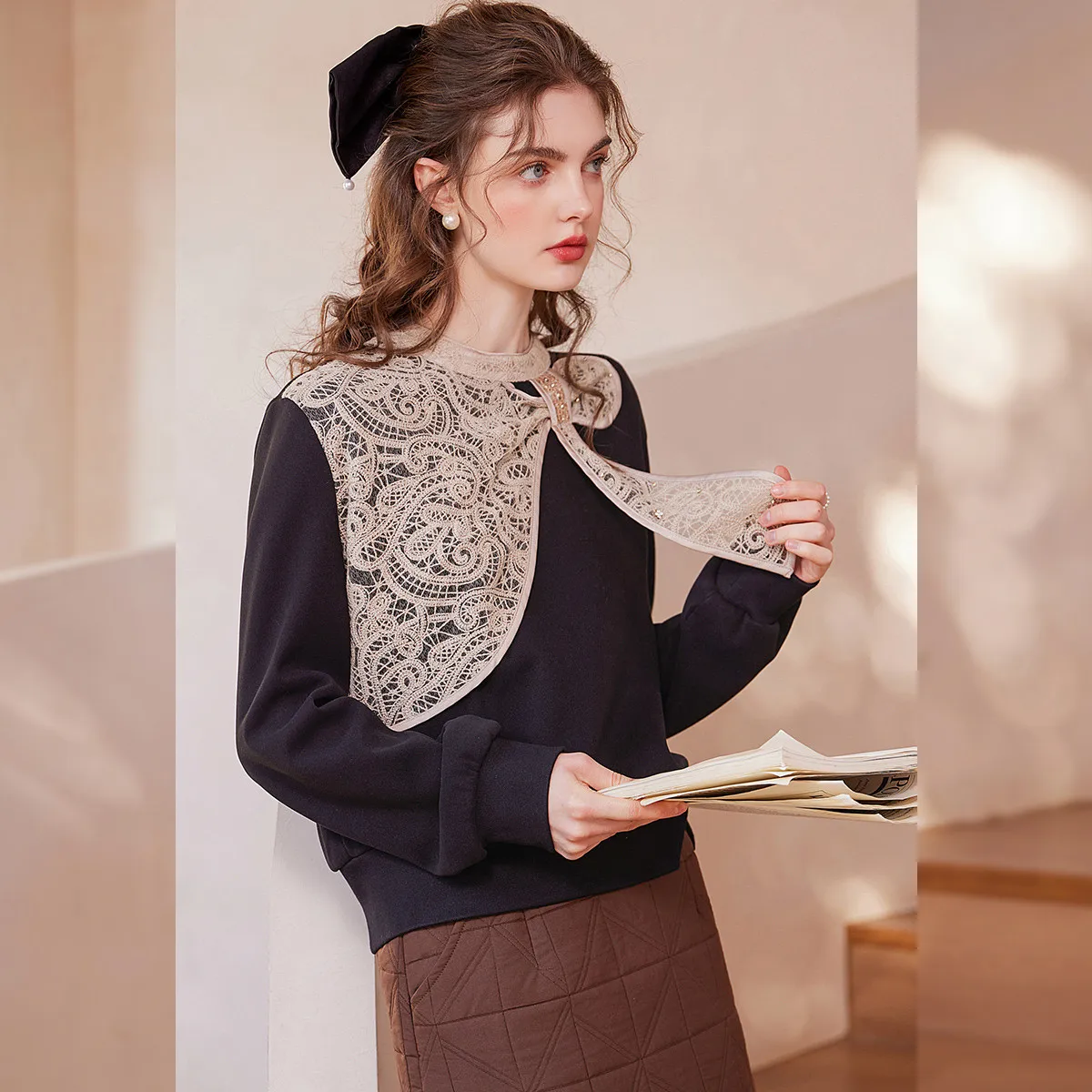 LOUIS YAO 2025 Winter Thick Velvet Hoodie with Stylish Design Contrasting Color Patchwork Micro Elastic Women's Hoodie