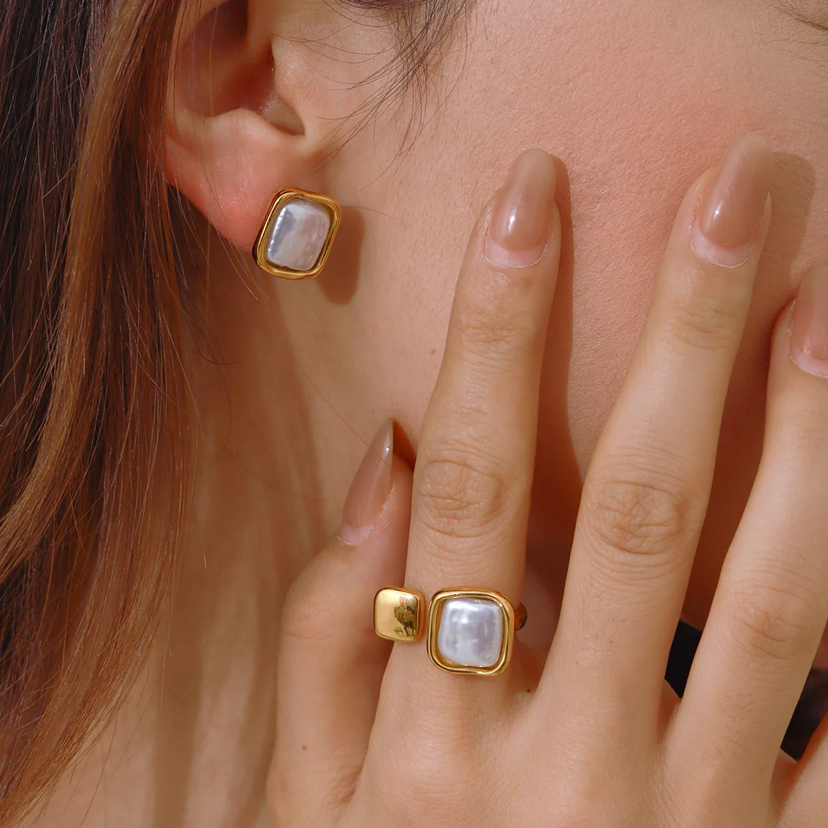 Yori модные элегантные квадратные жемчужные серьги из нержавеющей стали 18 К с PVD-покрытием, водонепроницаемые серьги 2025 года, ювелирные изделия для женщин, высокое качество Yori модные элегантные квадратные жемчужные серьги из нержавеющей стали 18 К с PVD-покрытием, водонепроницаемые серьги 2025 года, ювелирные изделия для женщин, высокое качество