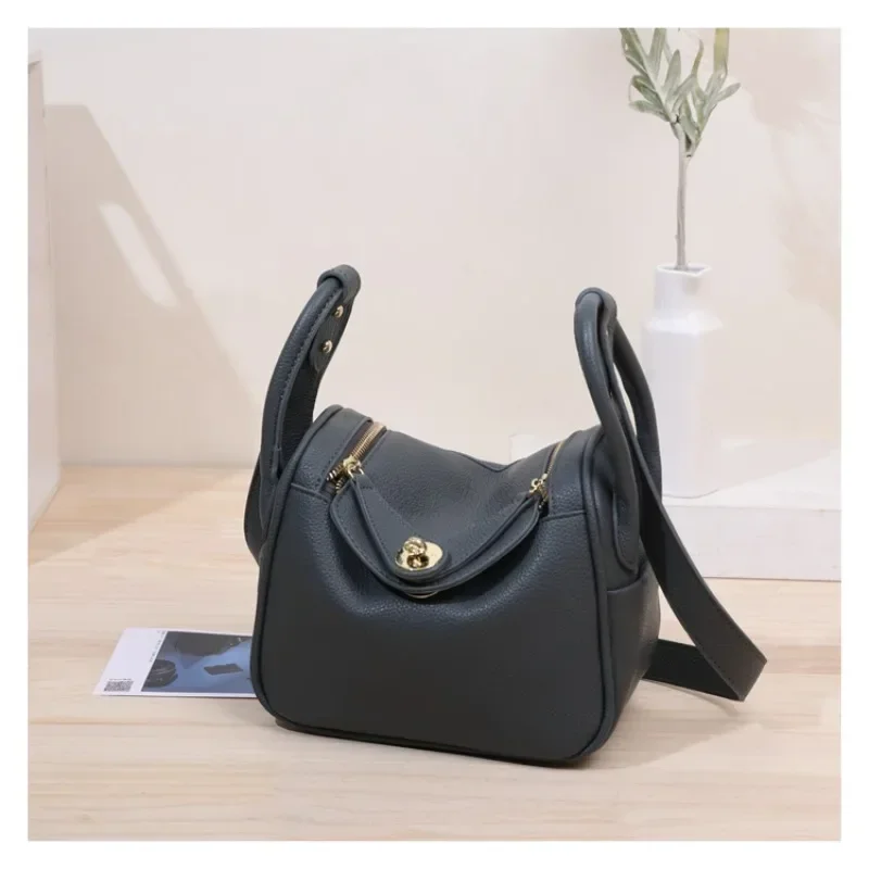

Chic Solid Color Tote Bag Women's Luxury Minimalist Crossbody Handbag Vintage Designer Leather Commuter Messenger