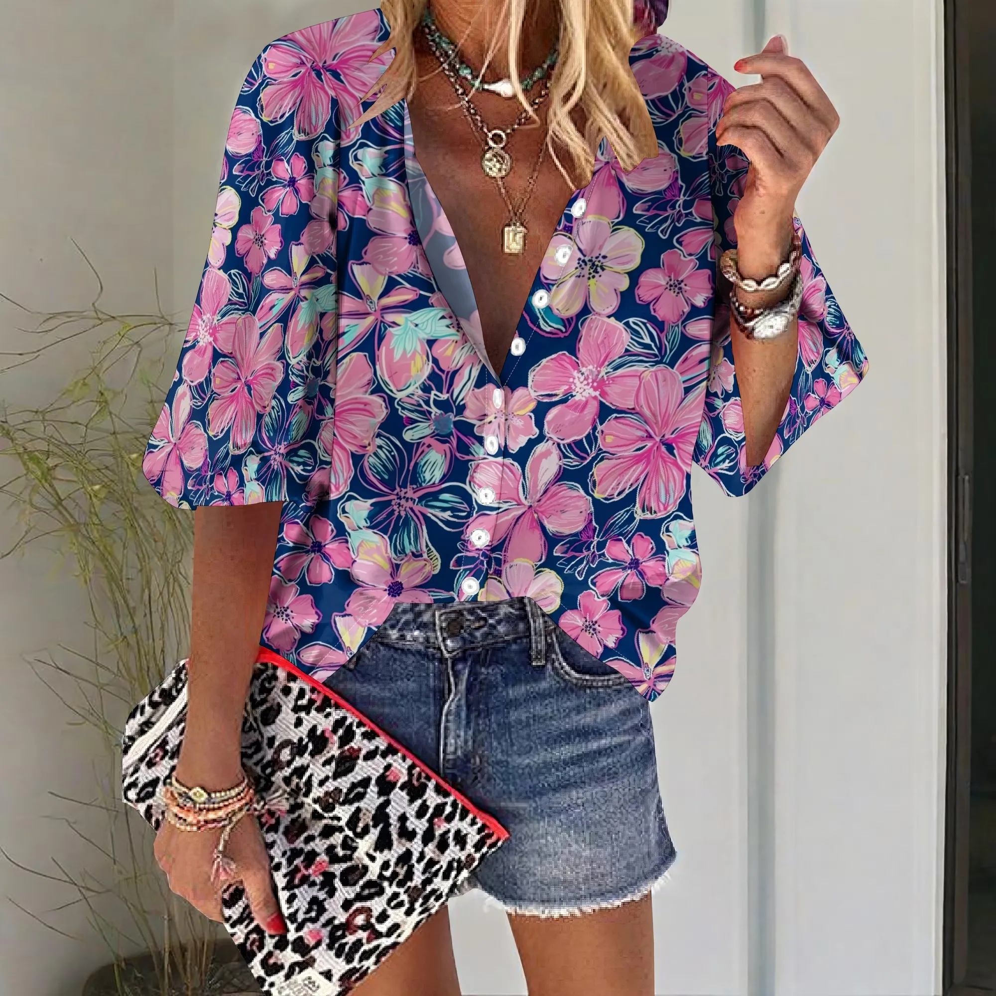 Рисунок 2 - Женские рубашки на пуговицах с