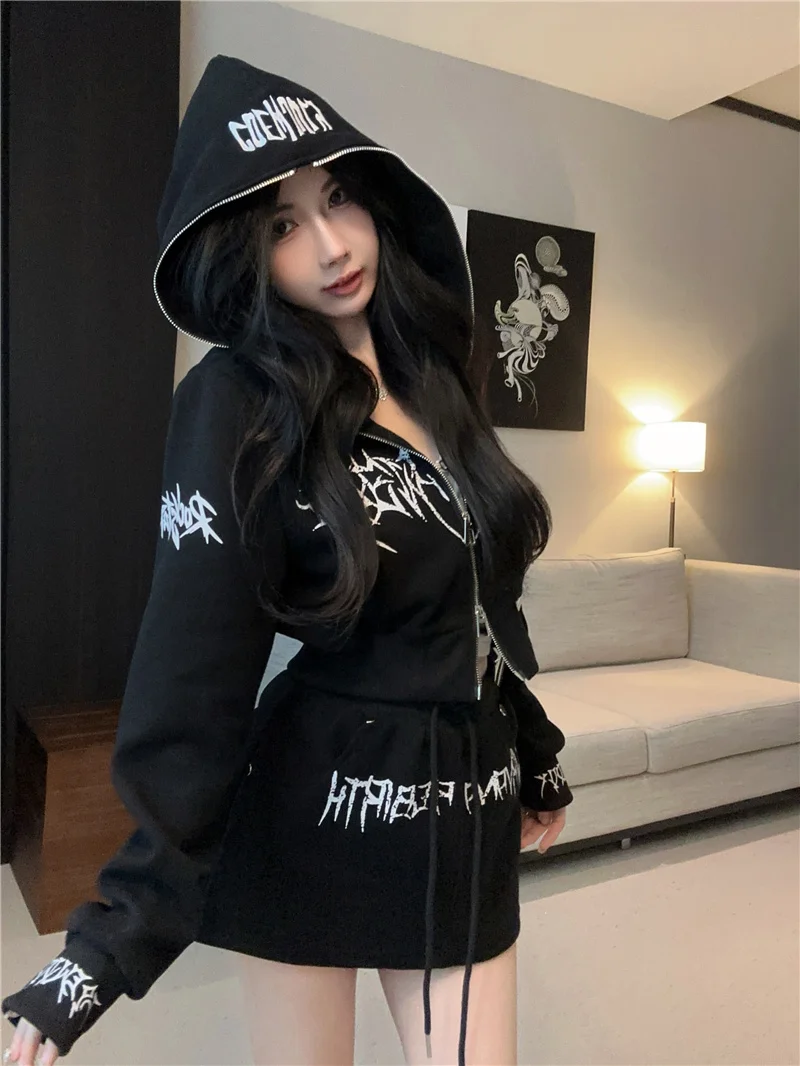 

2024 New Pure Hot Style Autumn and Winter Dark Style Outfit Printed Embroidered Fashionable Advanced Sweatshirt and Skirt Suit