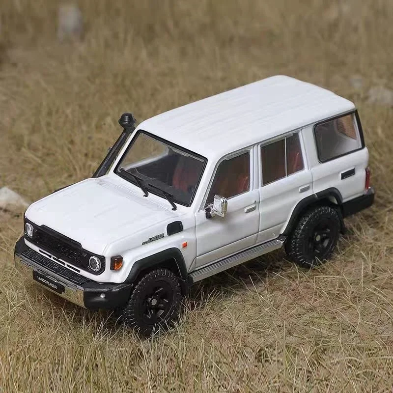 

GCD 1:64 Land Cruiser LC70/LC76 Land Cruiser off-road SUV simulation alloy car model