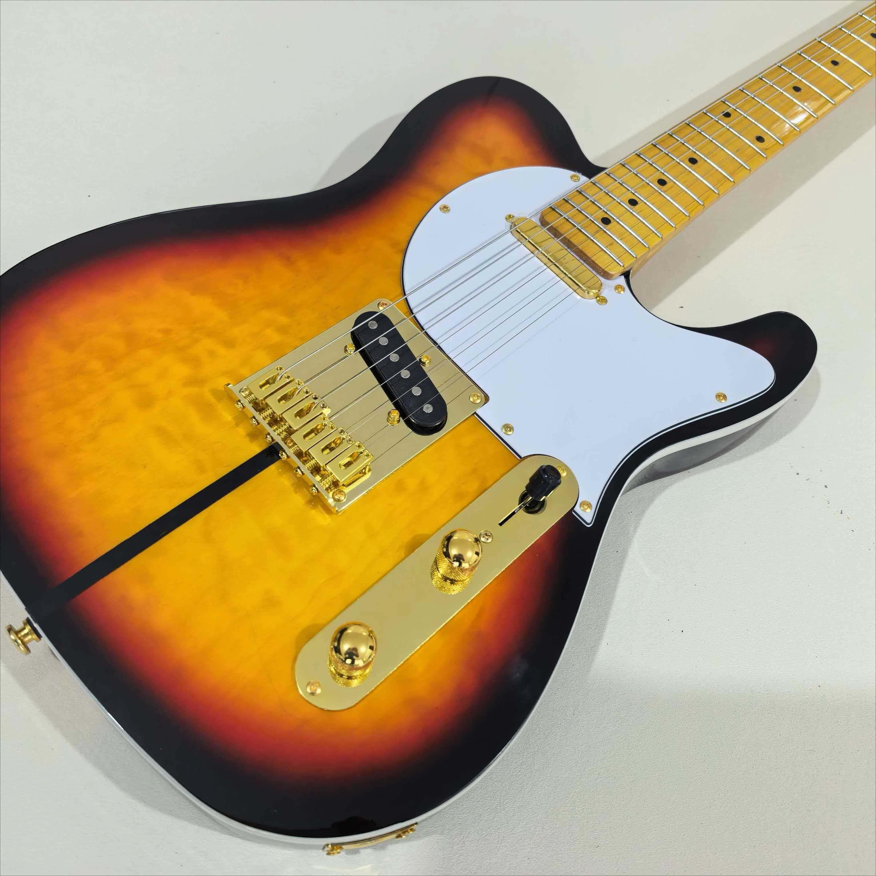 Electric Guitar Sunburst White Pickguard Maple Fingerboard Yellow Maple Neck Black Dot Inlays Rock