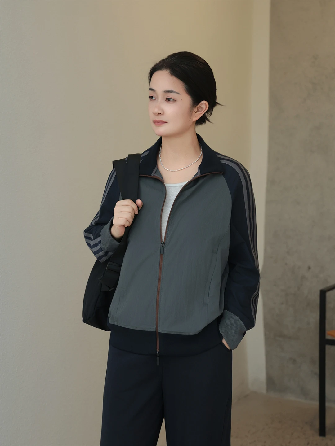 

Женская куртка из чистого хлопка с воротником-стойкой, весна 2026, спортивная, в полоску, свободного кроя, с цветными блоками, на молнии, FSY5092