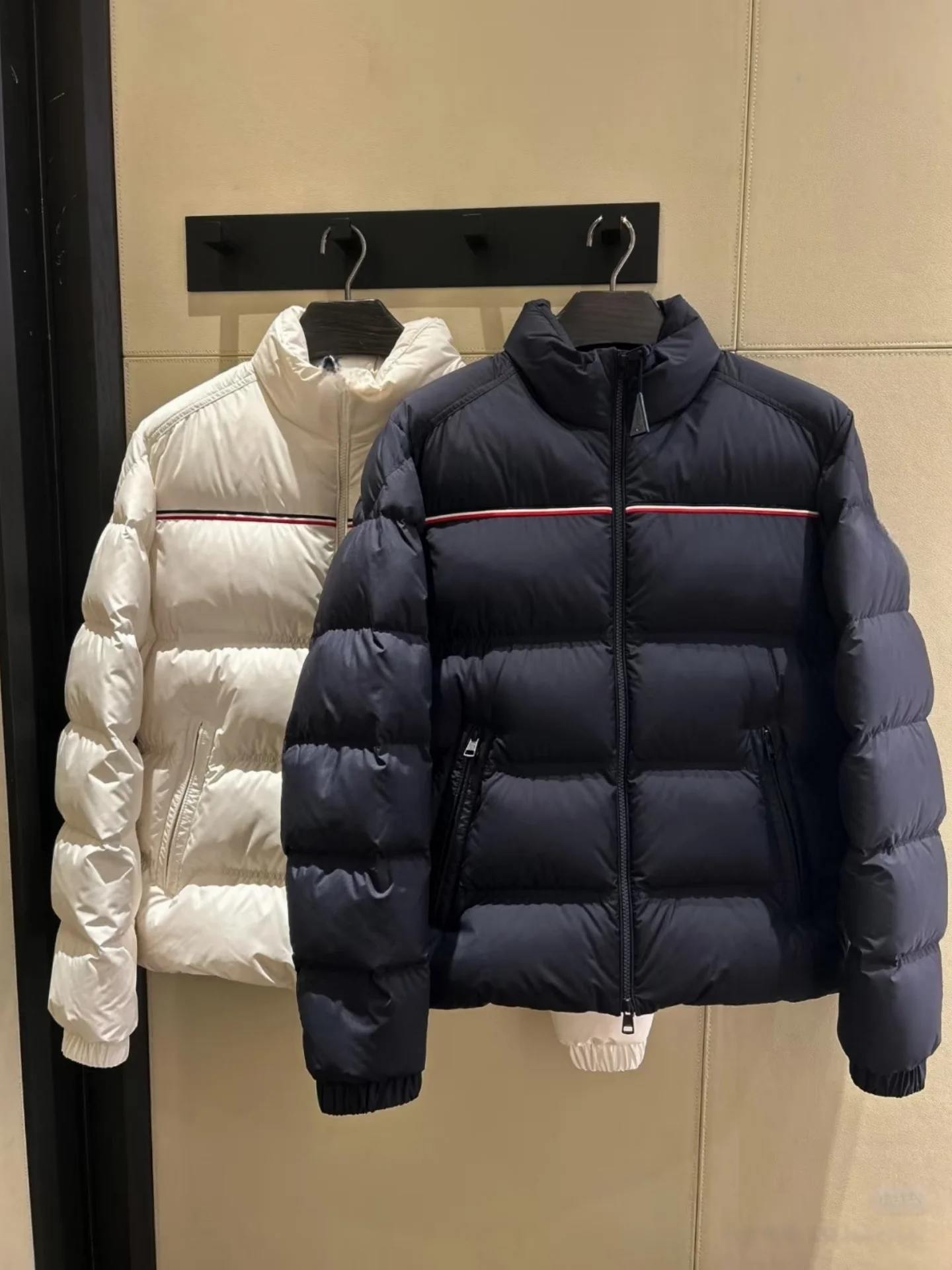 

Unisex Thickened Lightweight Puffer Jacket Sporty Collared down Vest for Extreme Cold Outdoor City Casual Urban Wear
