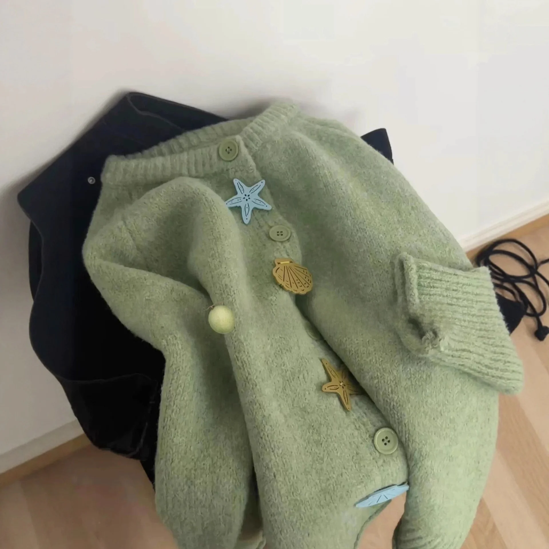 

Casual Style Polyester Fiber Long Sleeve 2025 Autumn Loose Women's Knitted Cardigan round Neck Embroidery Sweater Outerwear