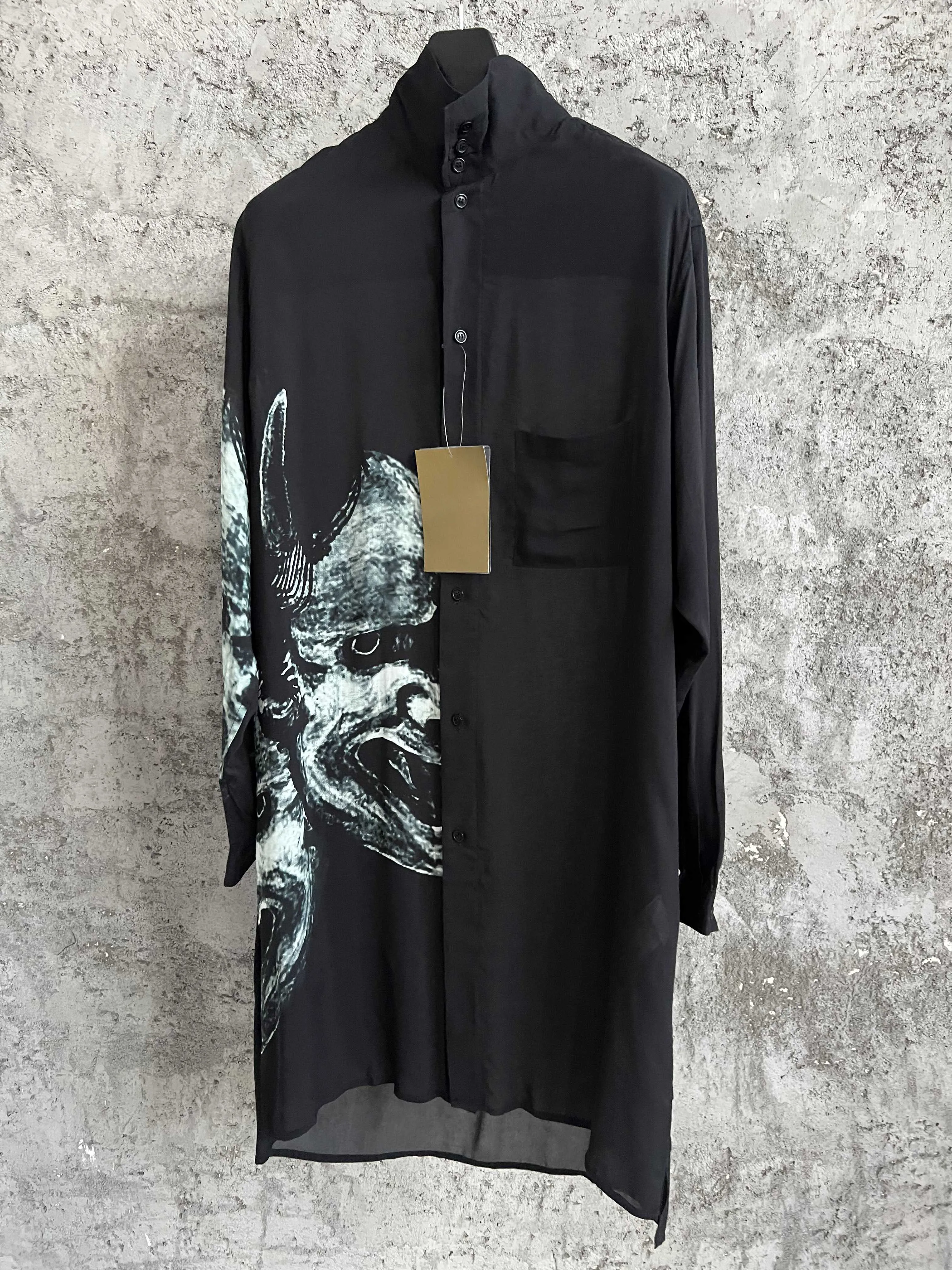 

Original mid-length, loose-fitting shirt and windbreaker with Prajna print
