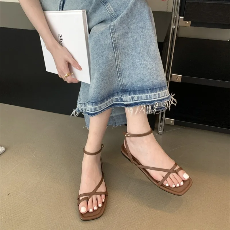 2026 Summer Gladiator Women Sandals Fashion Elegant Narrow Band Clip Toe Shoes Ladies Comfort Flats Beach Sandalias