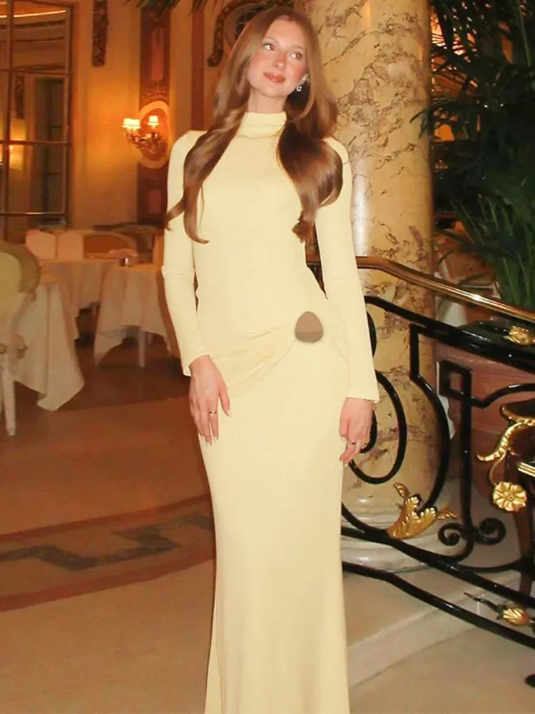 Vestido largo sexi de manga larga con cuello medio alto para mujer, decoración de Metal amarillo, cintura alta, fruncido, ceñido al cuerpo, vestidos largos para discoteca 2025