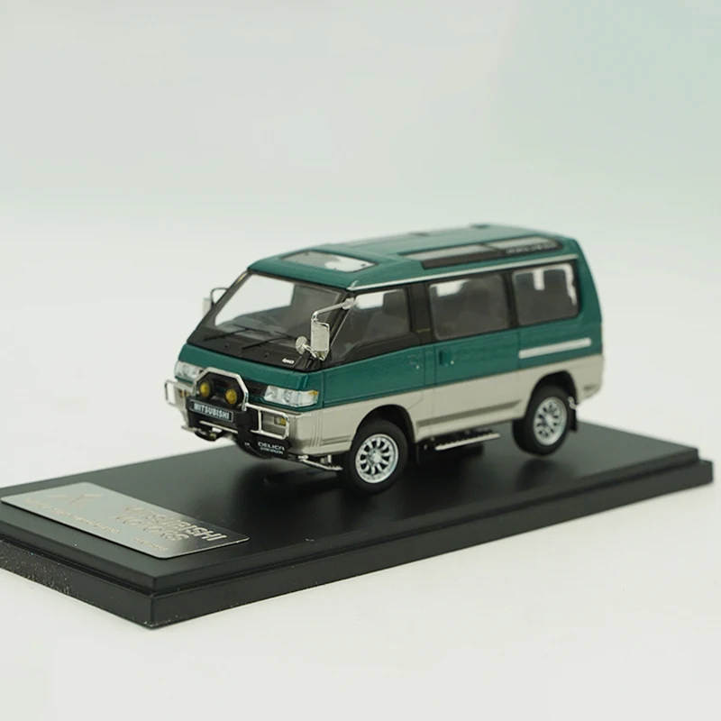 1:43 Scale Diecast Alloy Mitsubishi Delica 4x4 Station Wagon Toy