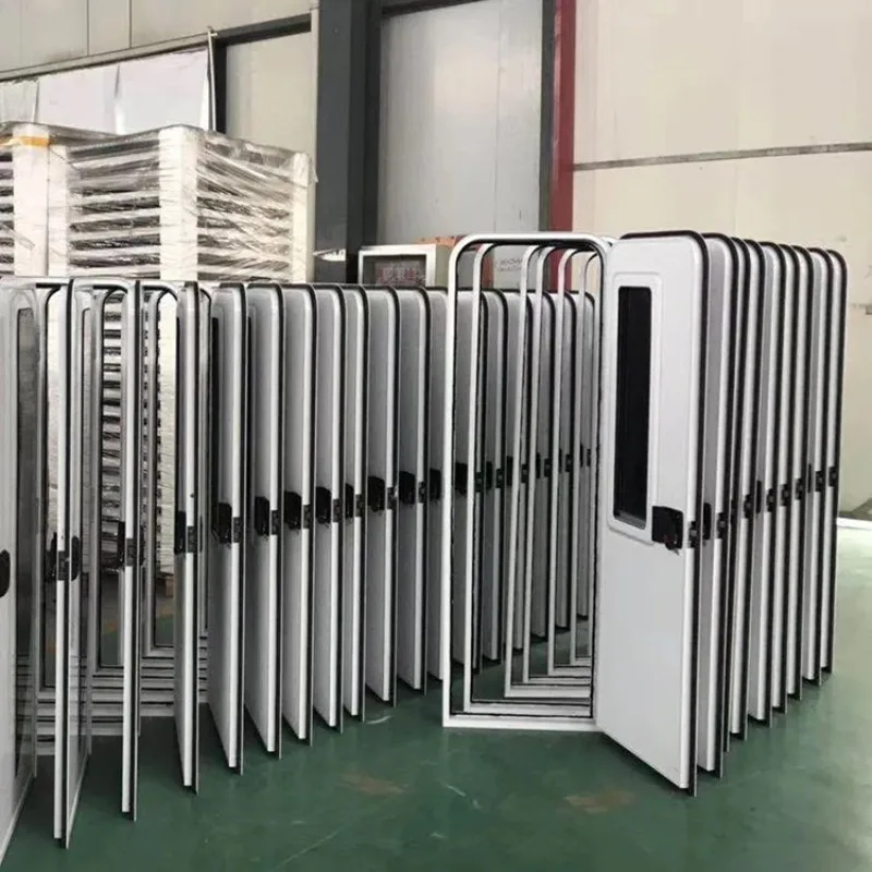 Porta da campeggio per camper in lega di alluminio 580X1700mm e porta d'ingresso per roulotte con finestrino per auto