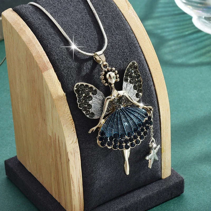

Long necklace, fashionable and sweet autumn and winter sweater chain, cute angel wing little girl pendant necklace