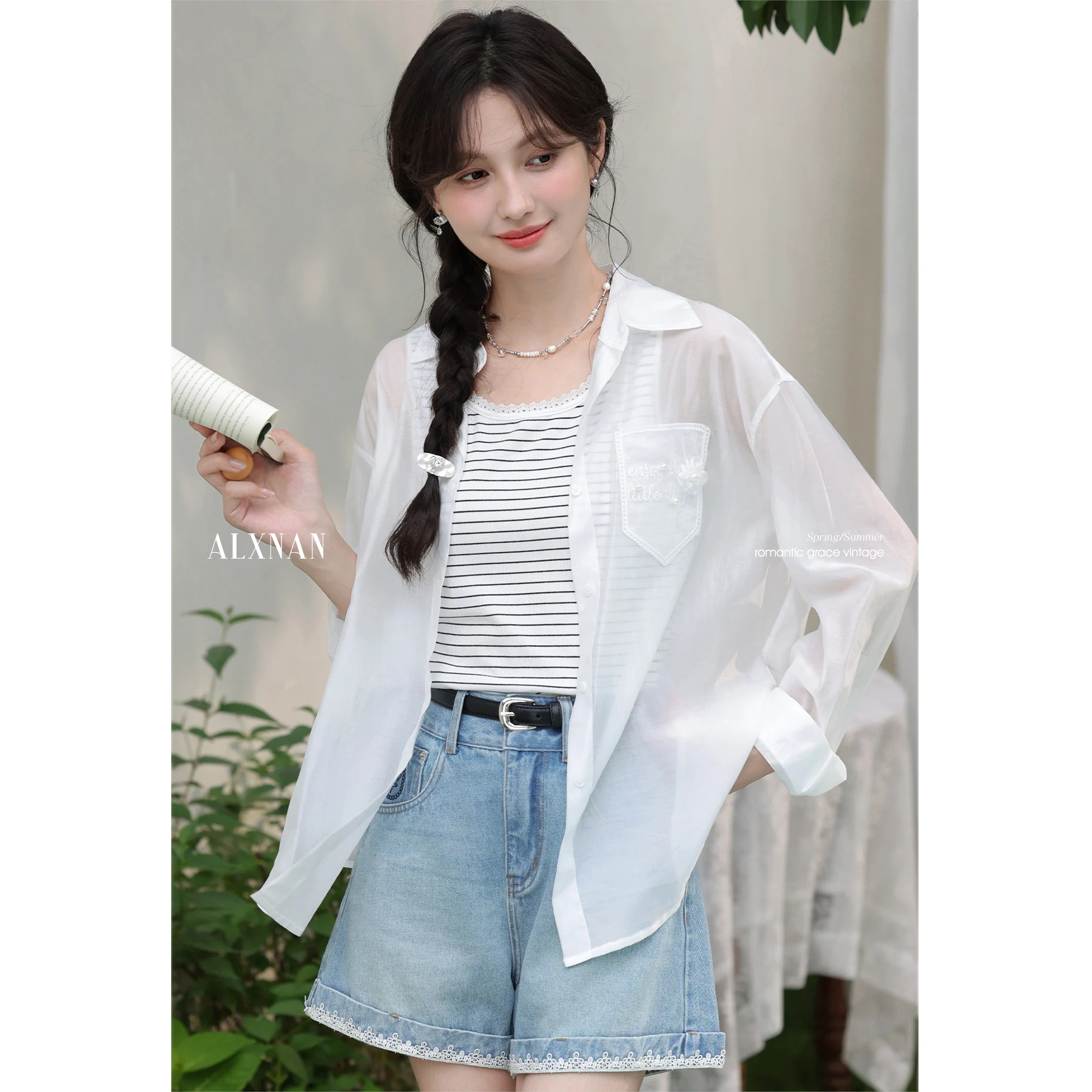 

ALXNAN Women's White Shirt Casual Loose-fit Thin Sun Protection Shirts Trend 2025 Summer Office Lady Long Sleeve Tops L56307
